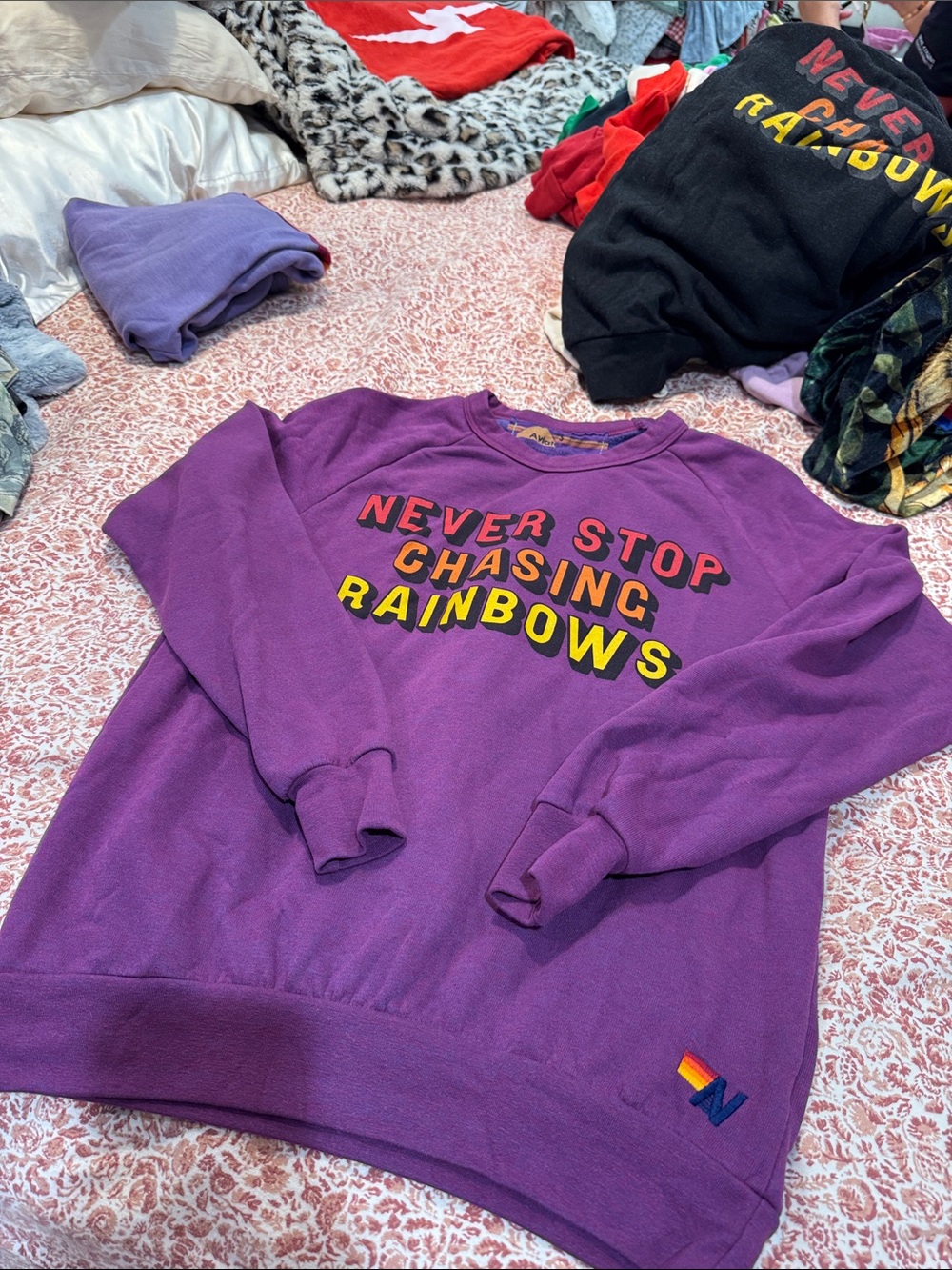 Never stop chasing rainbows crewneck - Picture 2 of 4